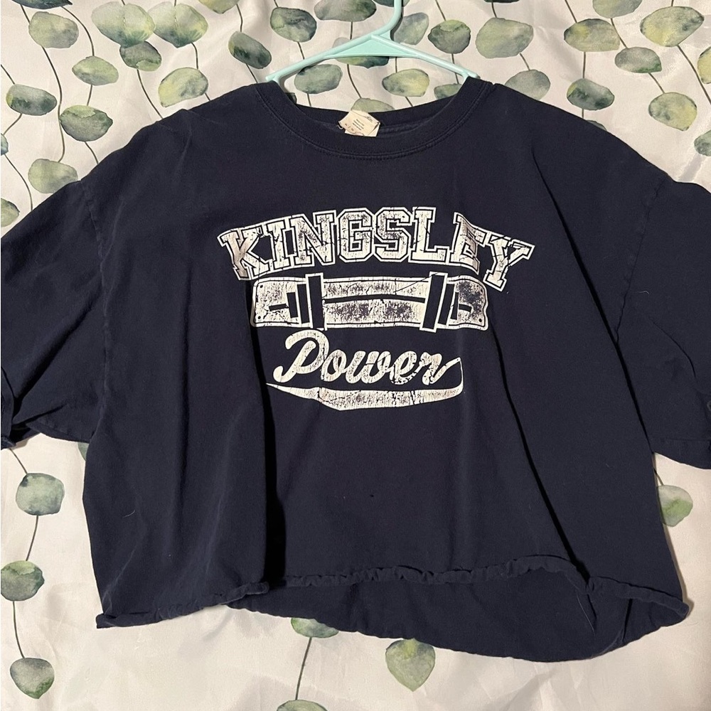 Random school merch cropped tee